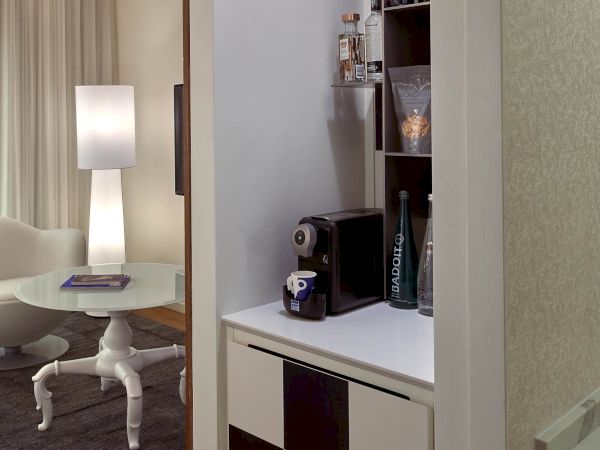 The Valorian West Hollywood, Curio Collection by Hilton